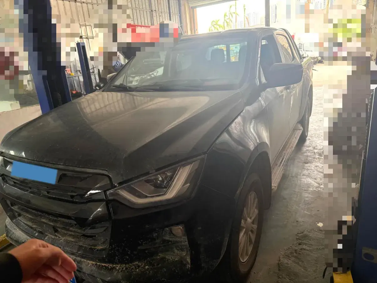 2023 ISUZU D-MAX view 1