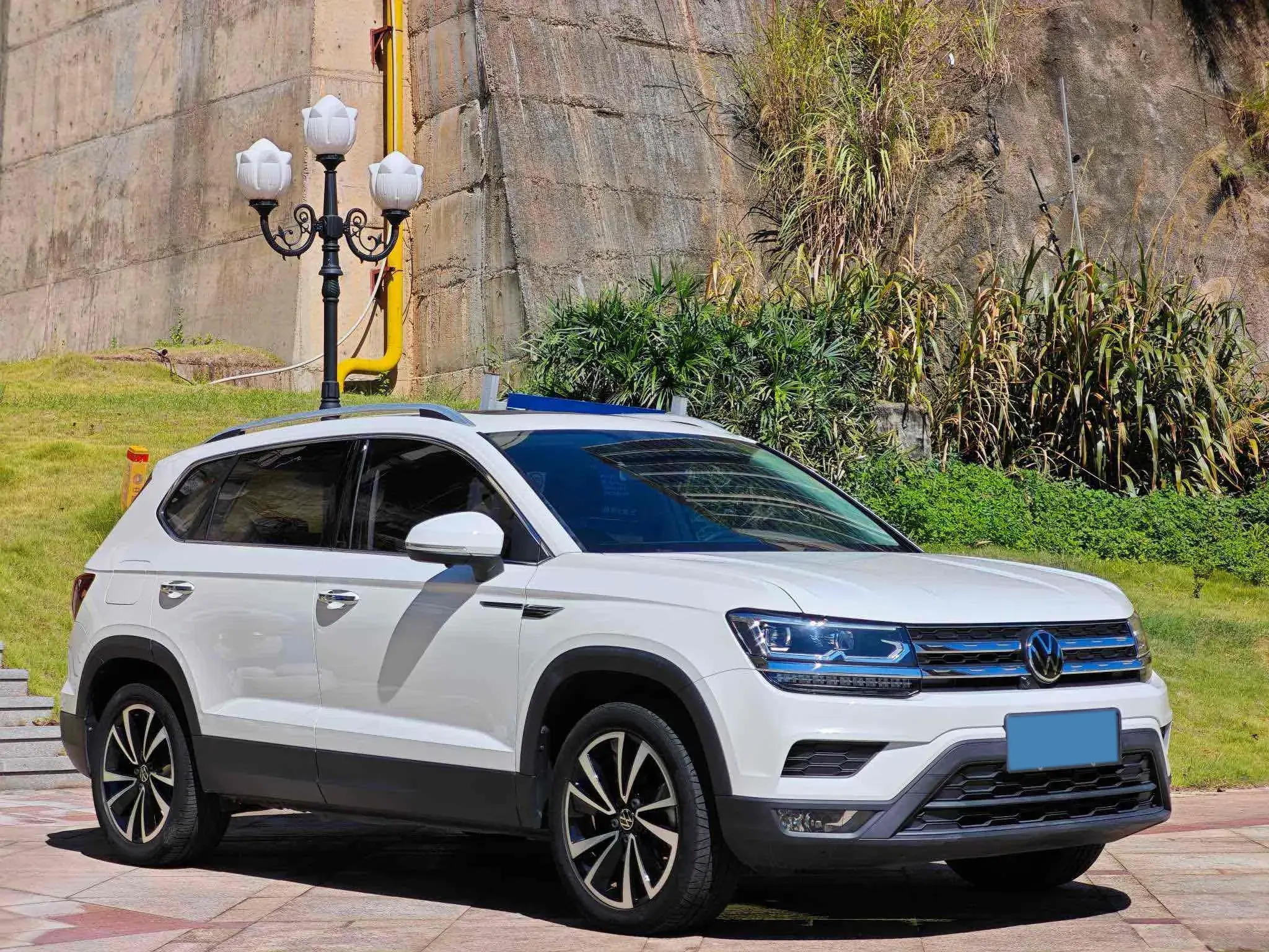 2021 VOLKSWAGEN THARU thumbnail 2