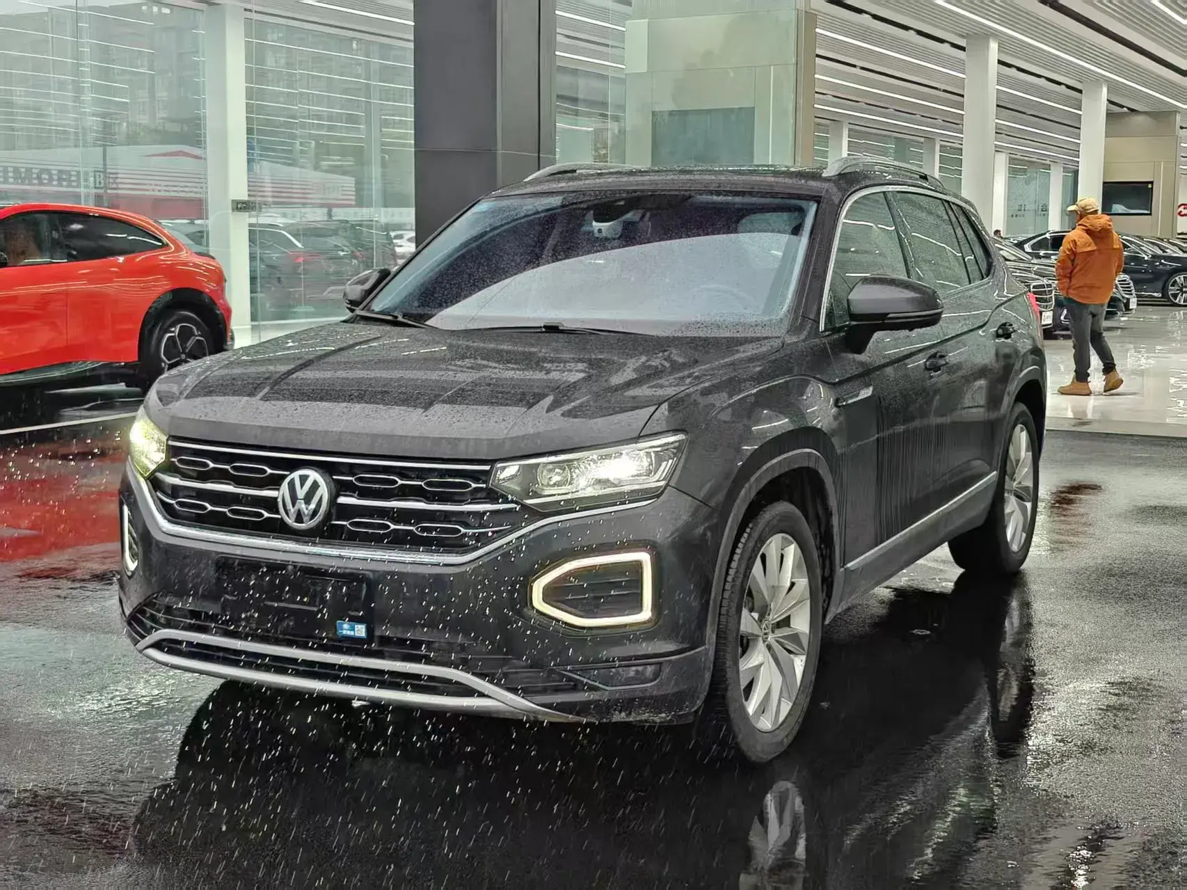 2021 VOLKSWAGEN TAYRON view 1