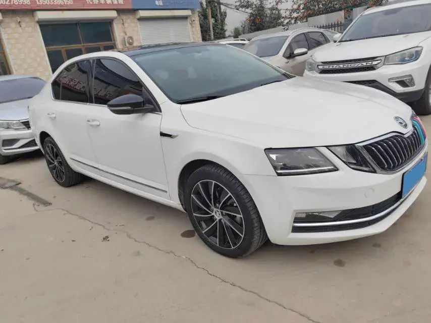 2018 SKODA OCTAVIA thumbnail 4