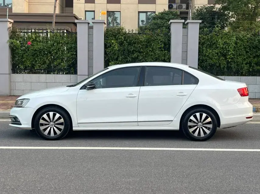 2018 VOLKSWAGEN SAGITAR thumbnail 4
