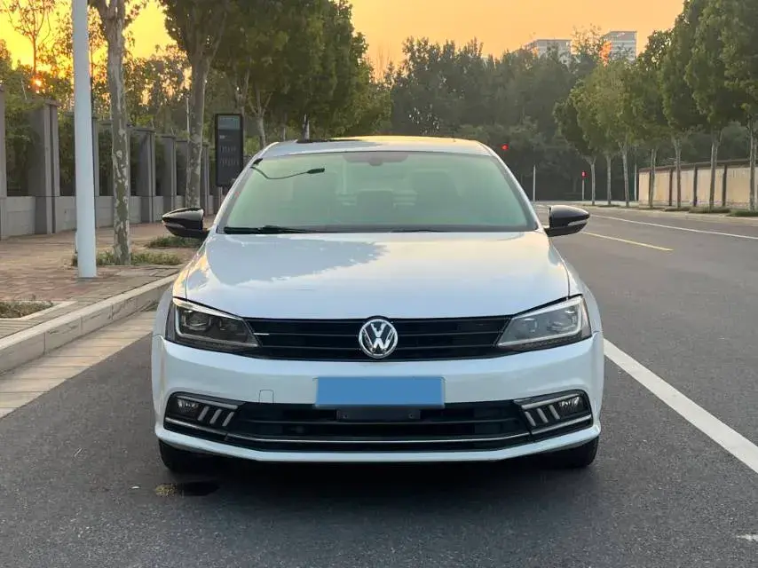2018 VOLKSWAGEN SAGITAR thumbnail 3