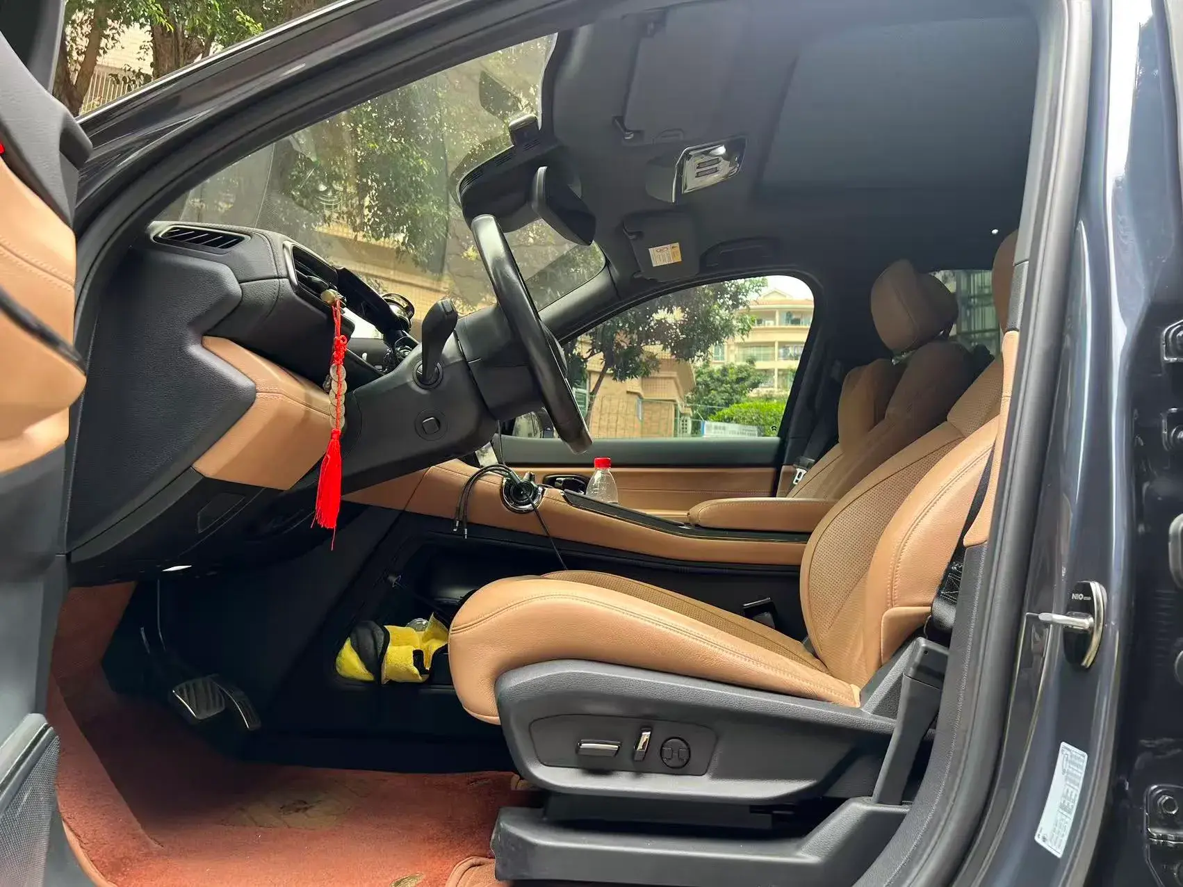 2020 NIO ES8 thumbnail 4