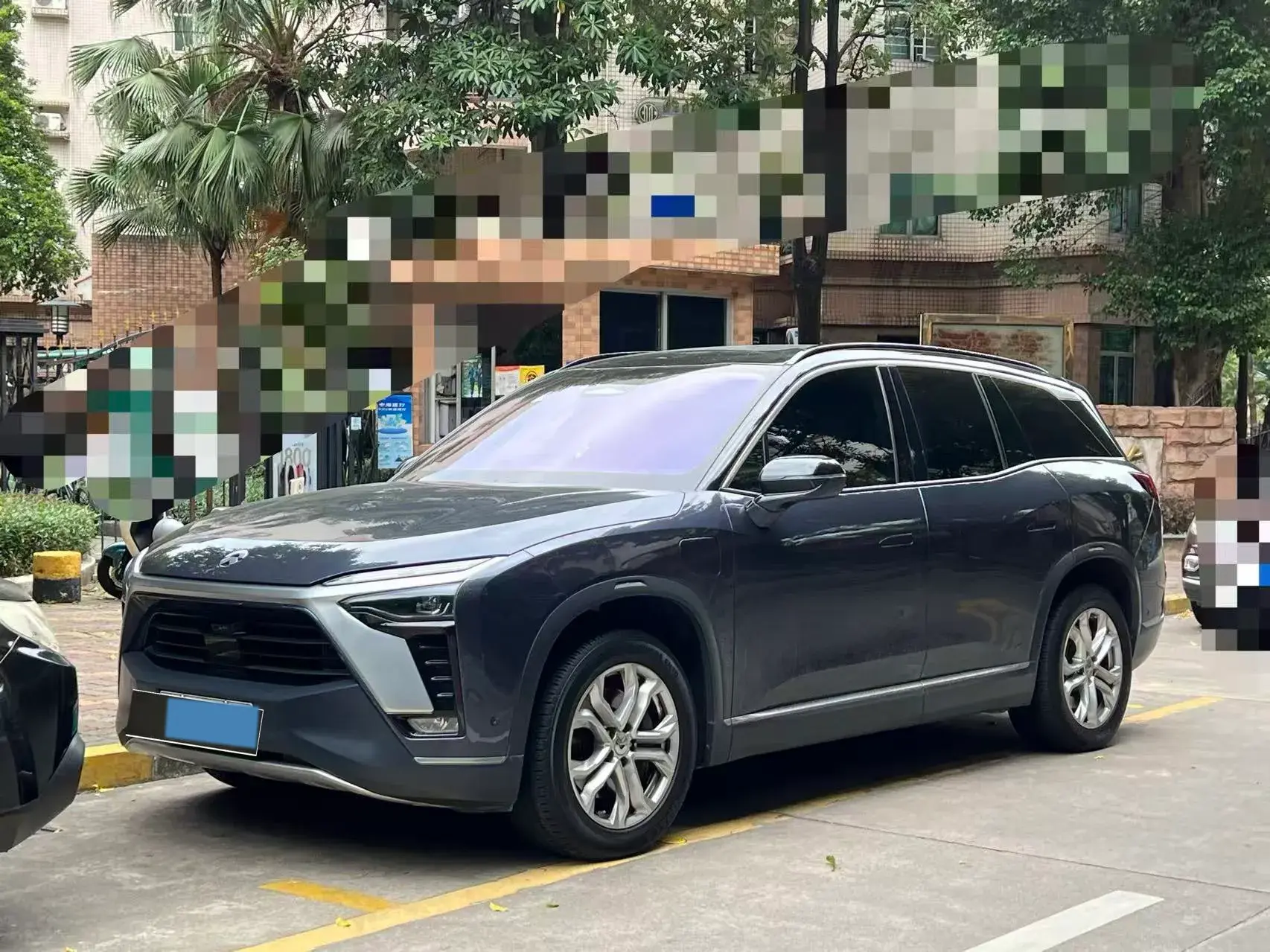 2020 NIO ES8 view 1