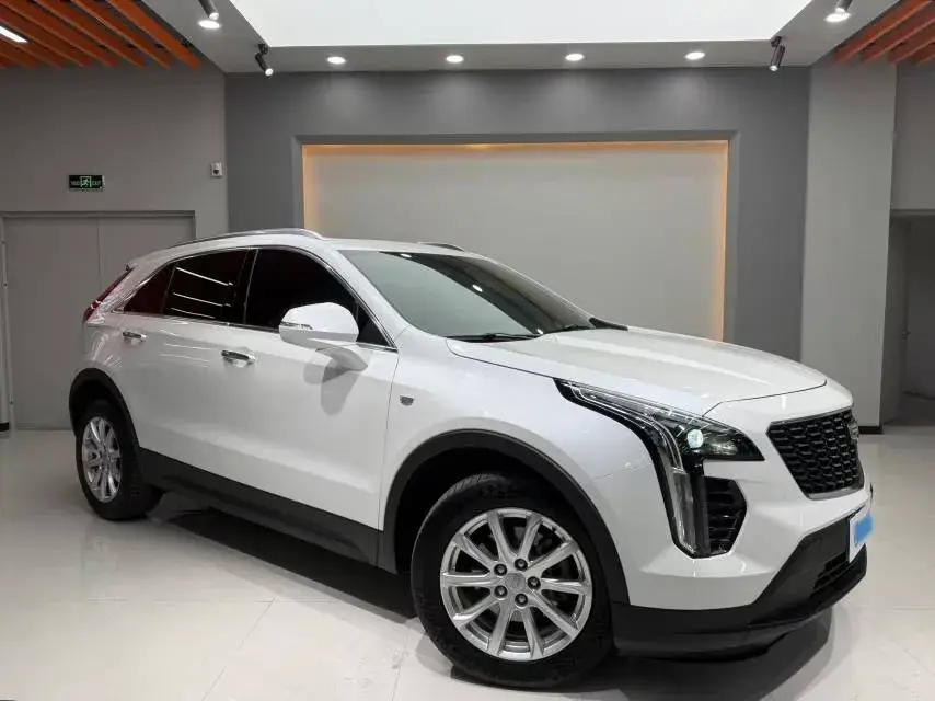 2021 CADILLAC XT4 thumbnail 3