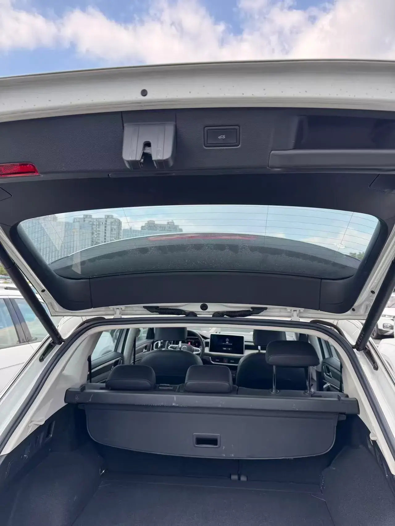 2023 VOLKSWAGEN TAYRON thumbnail 4