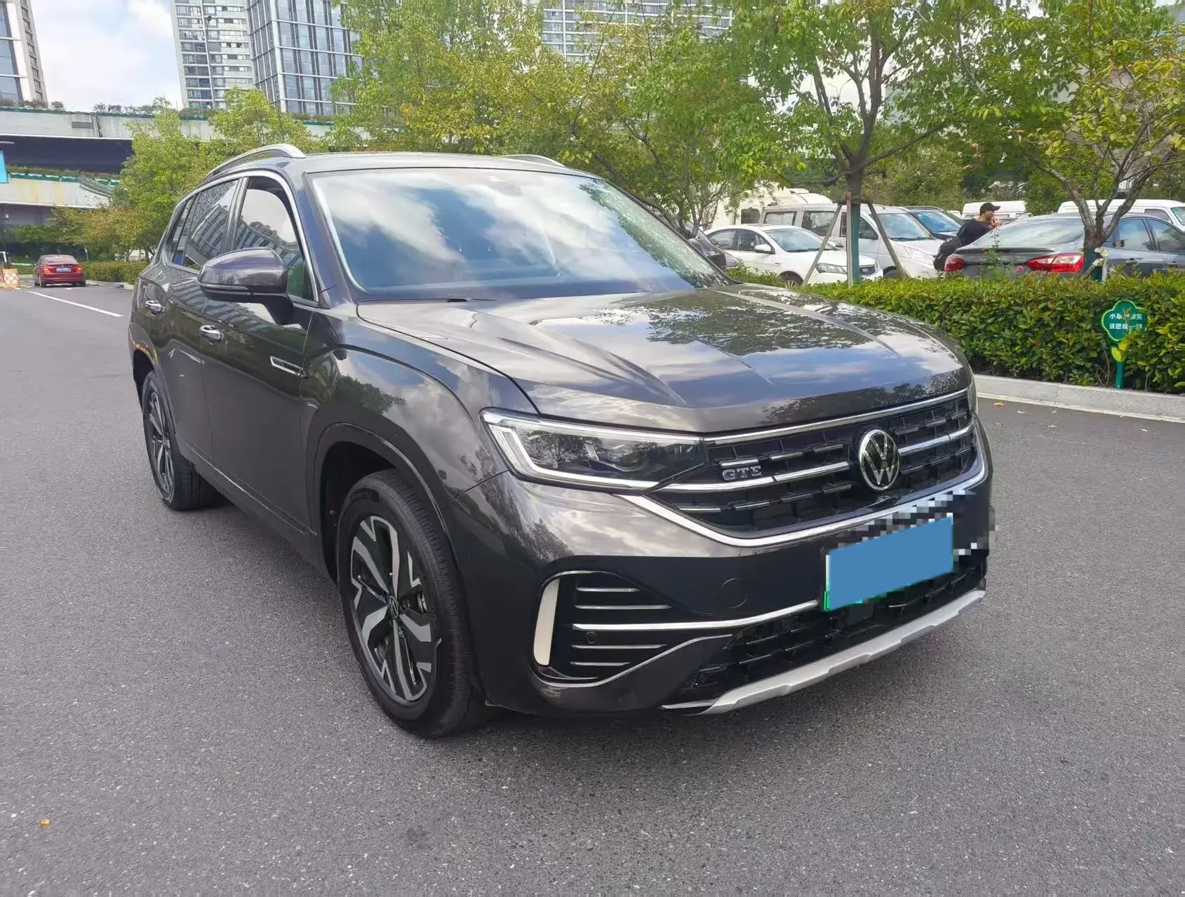 2022 VOLKSWAGEN TAYRON thumbnail 3