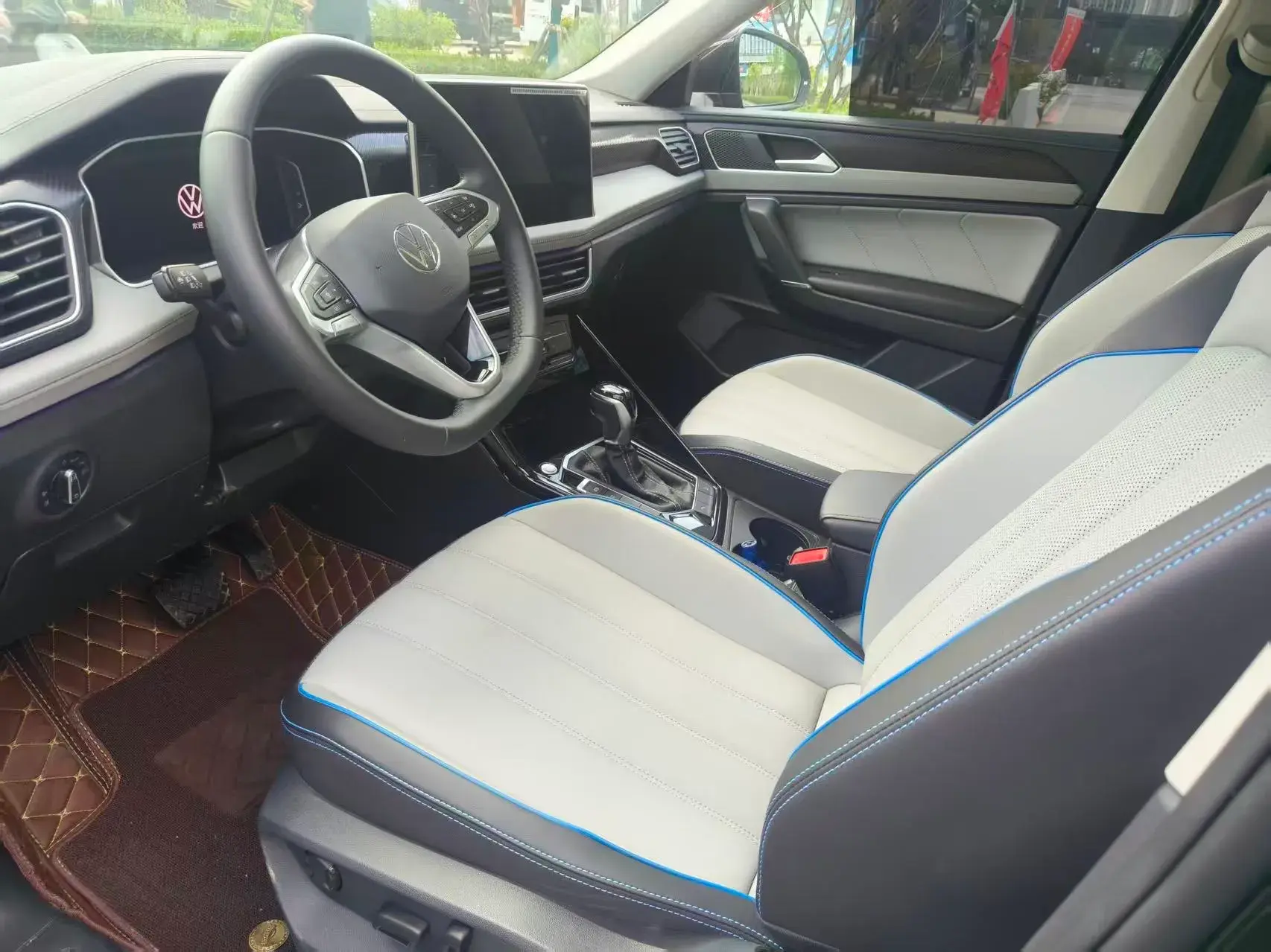 2022 VOLKSWAGEN TAYRON thumbnail 4