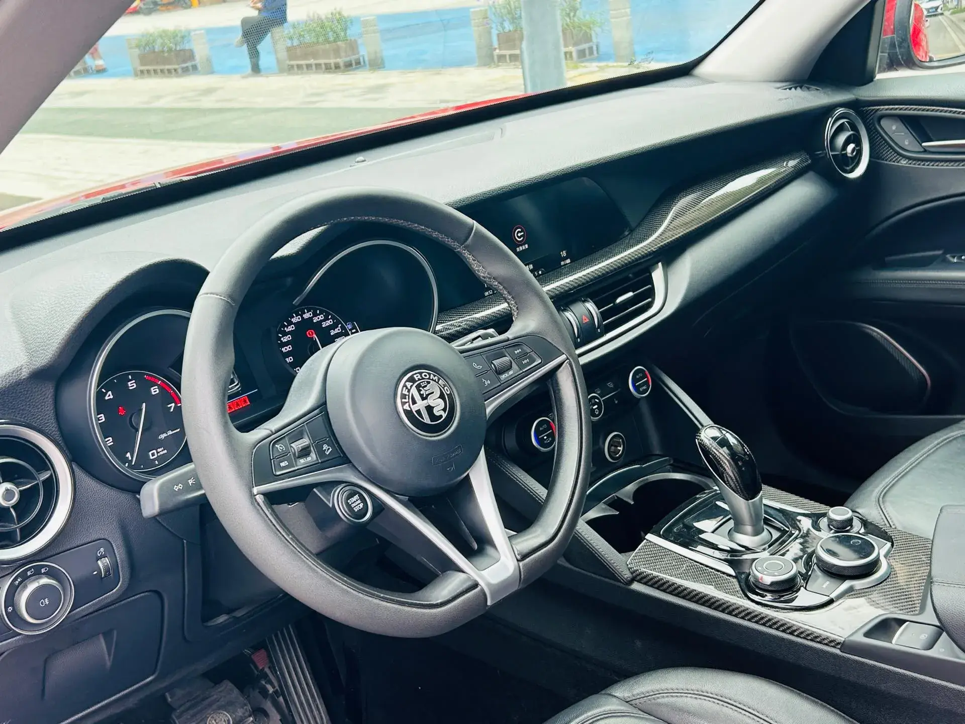 2017 ALFA ROMEO thumbnail 4