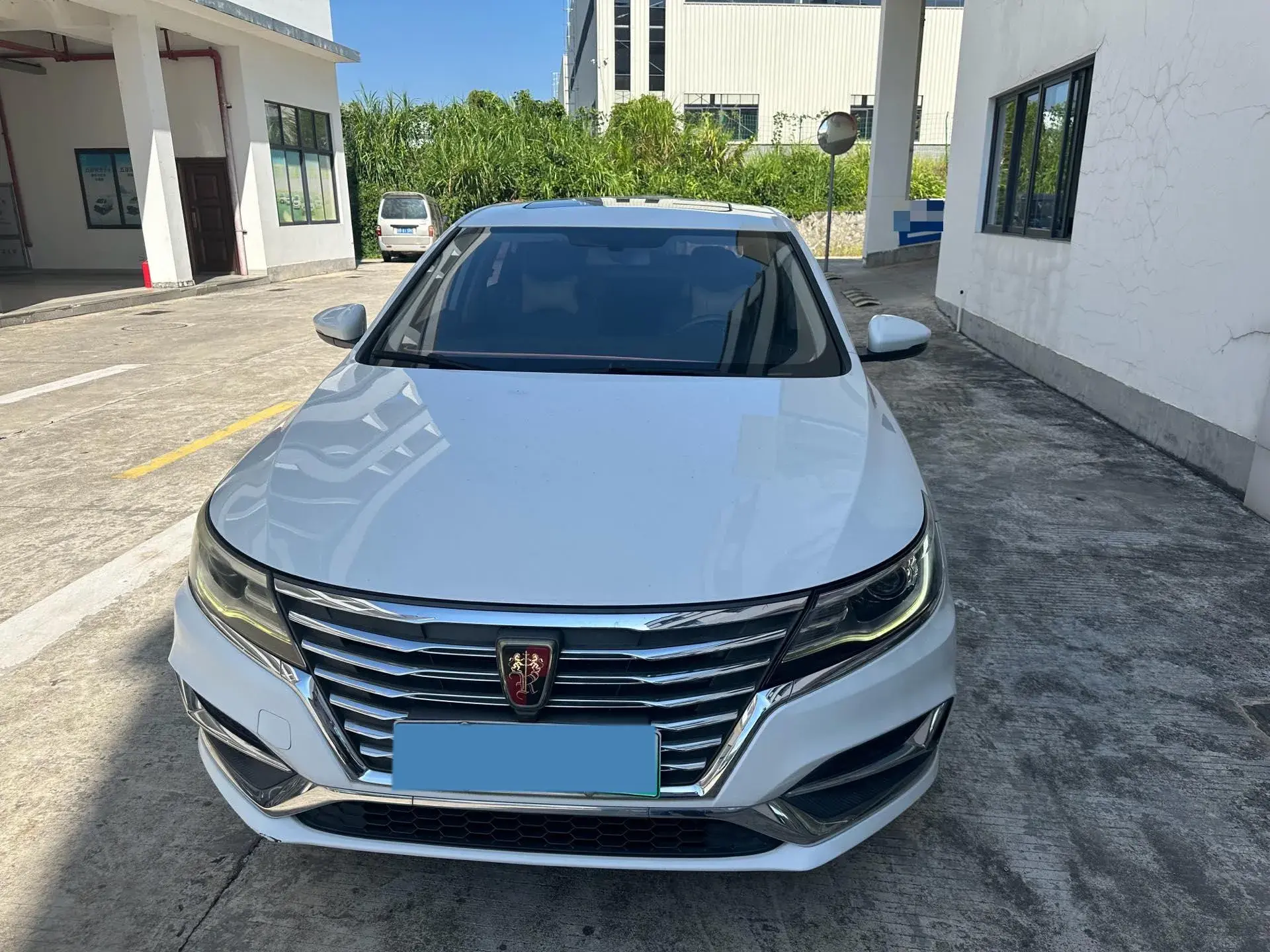 2017 ROEWE I6 thumbnail 2