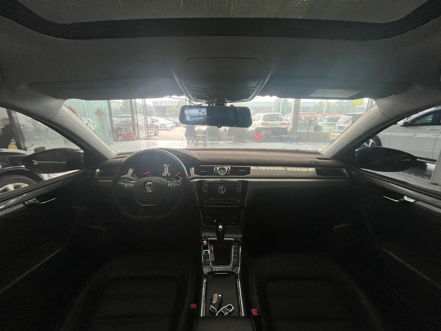 2017 VOLKSWAGEN PASSAT thumbnail 4