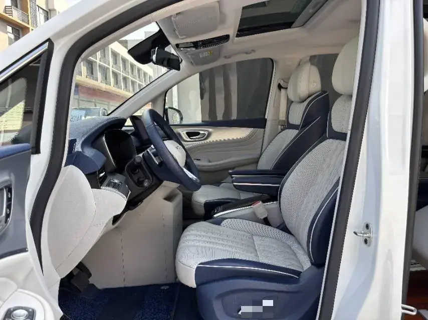 2021 ROEWE IMAX8 thumbnail 4