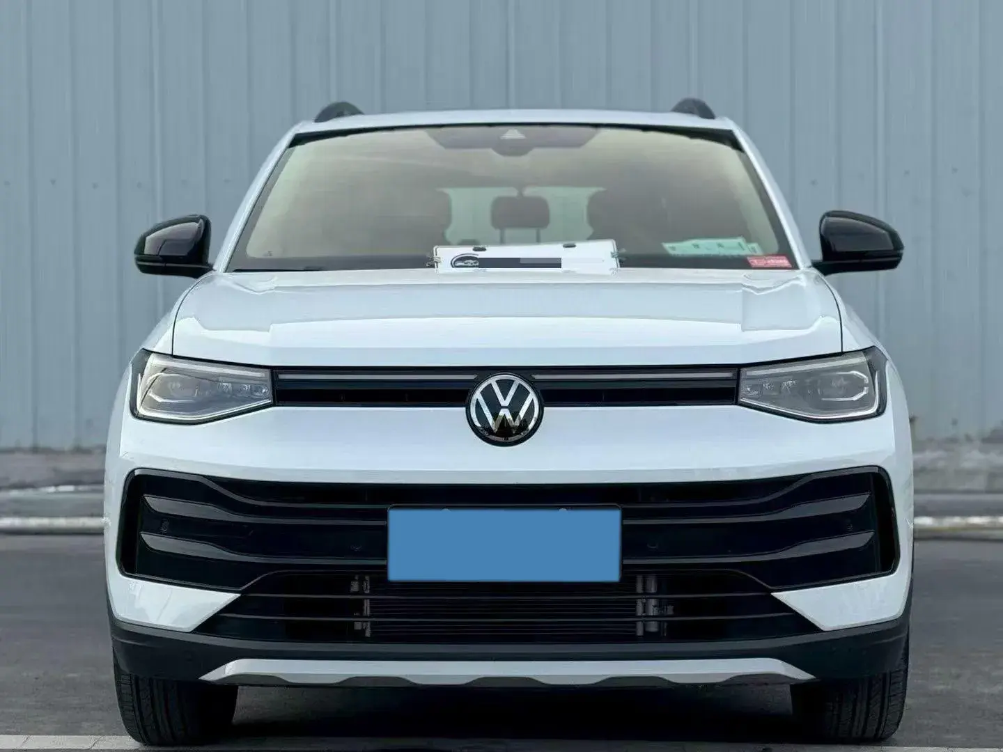 2025 VOLKSWAGEN THARU thumbnail 2