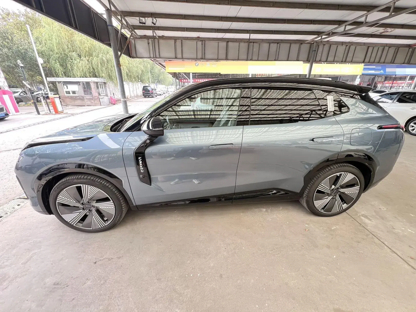 2025 LYNK&CO 08 thumbnail 4