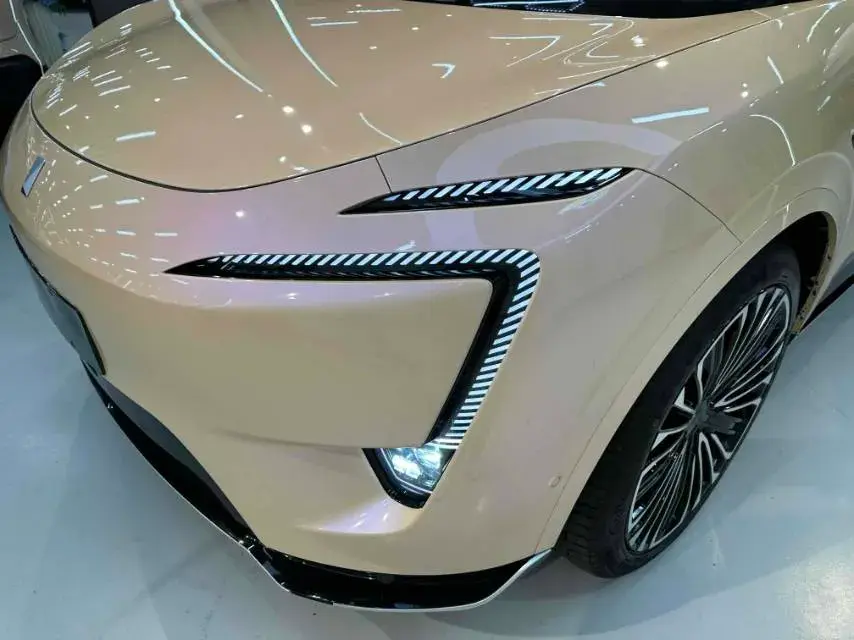 2024 AVATR 11 thumbnail 3