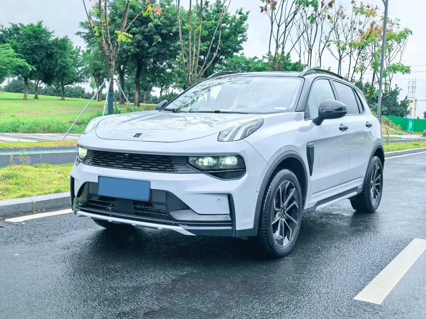 2023 LYNK&CO 01 view 1
