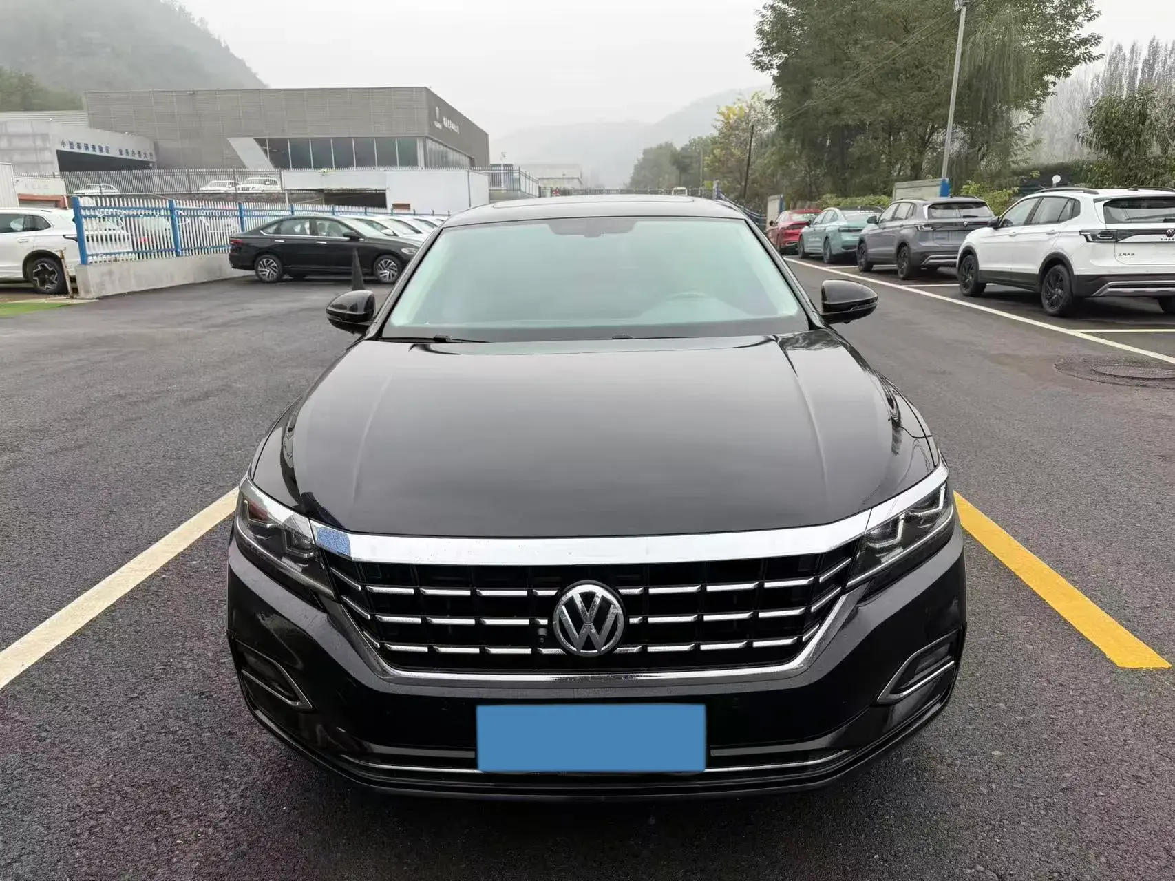 2019 VOLKSWAGEN PASSAT thumbnail 3