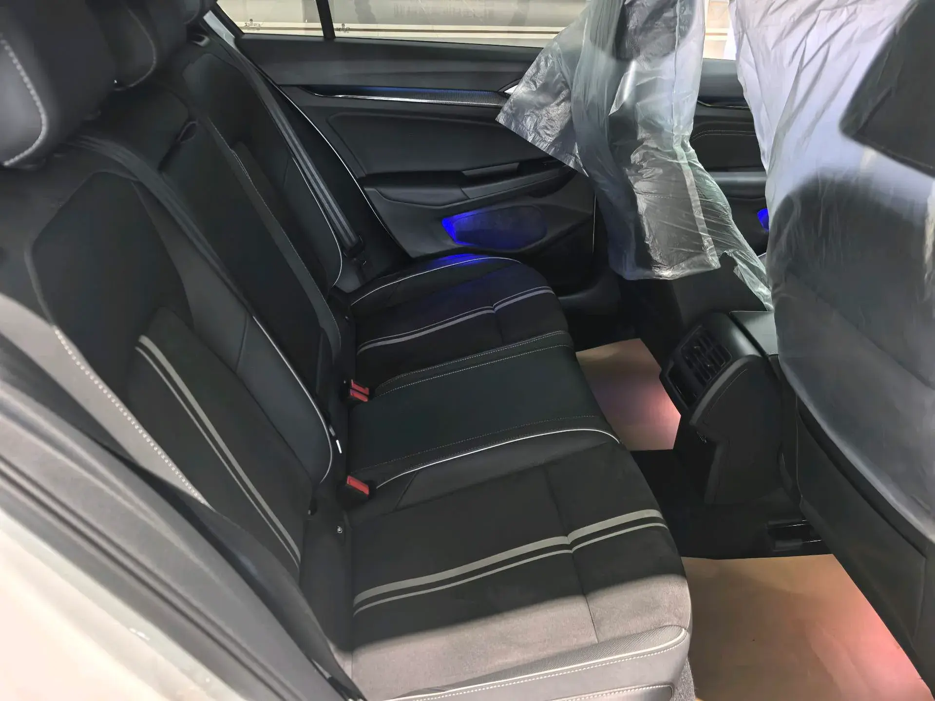 2023 VOLKSWAGEN GOLF thumbnail 4