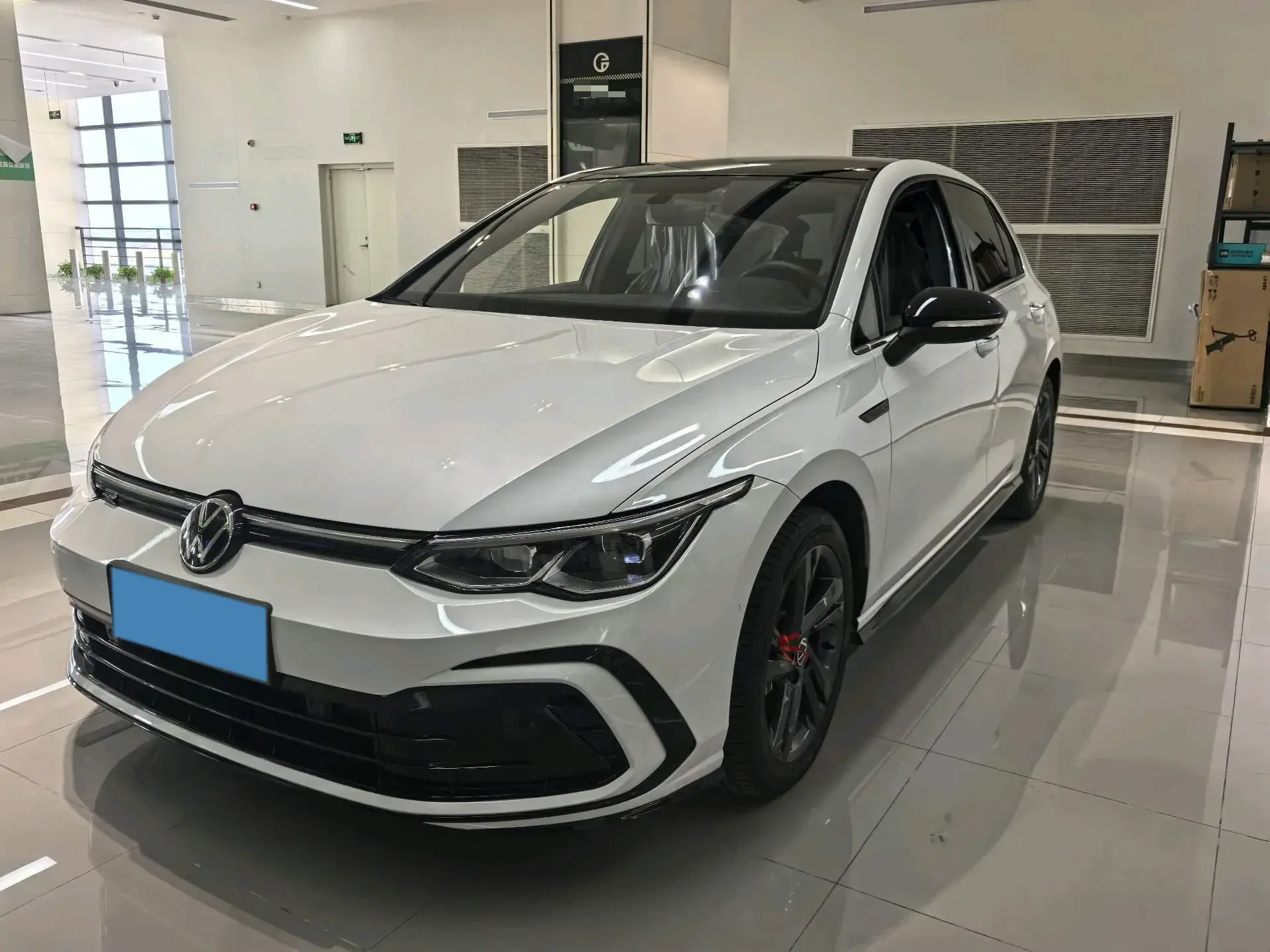 2023 VOLKSWAGEN GOLF view 1