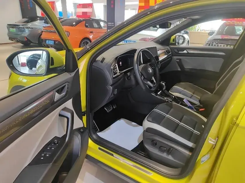 2023 VOLKSWAGEN T-ROC thumbnail 2