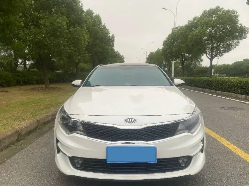 2016 KIA K5 thumbnail 2