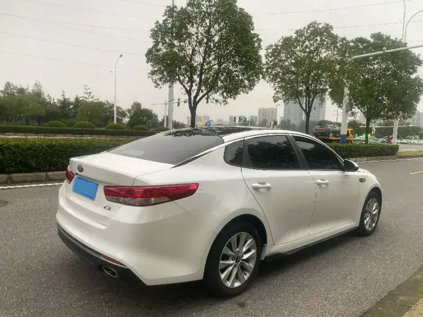 2016 KIA K5 thumbnail 4