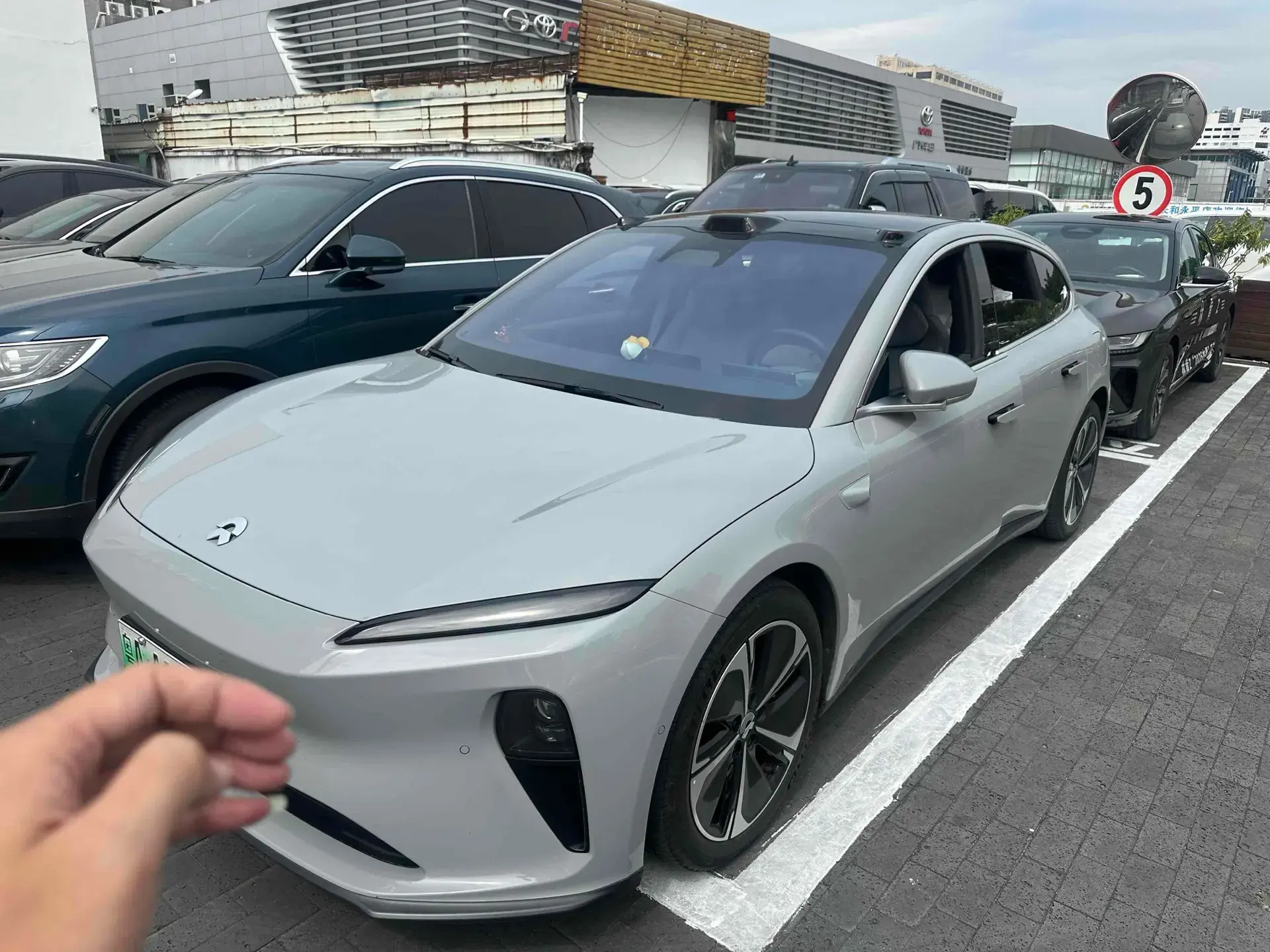 2024 NIO ET5T view 1