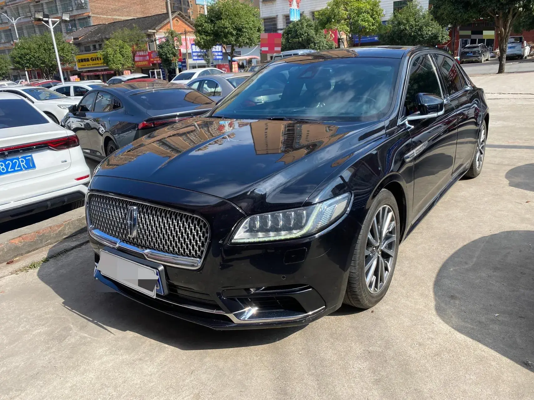 2019 LINCOLN CONTINENTAL view 1