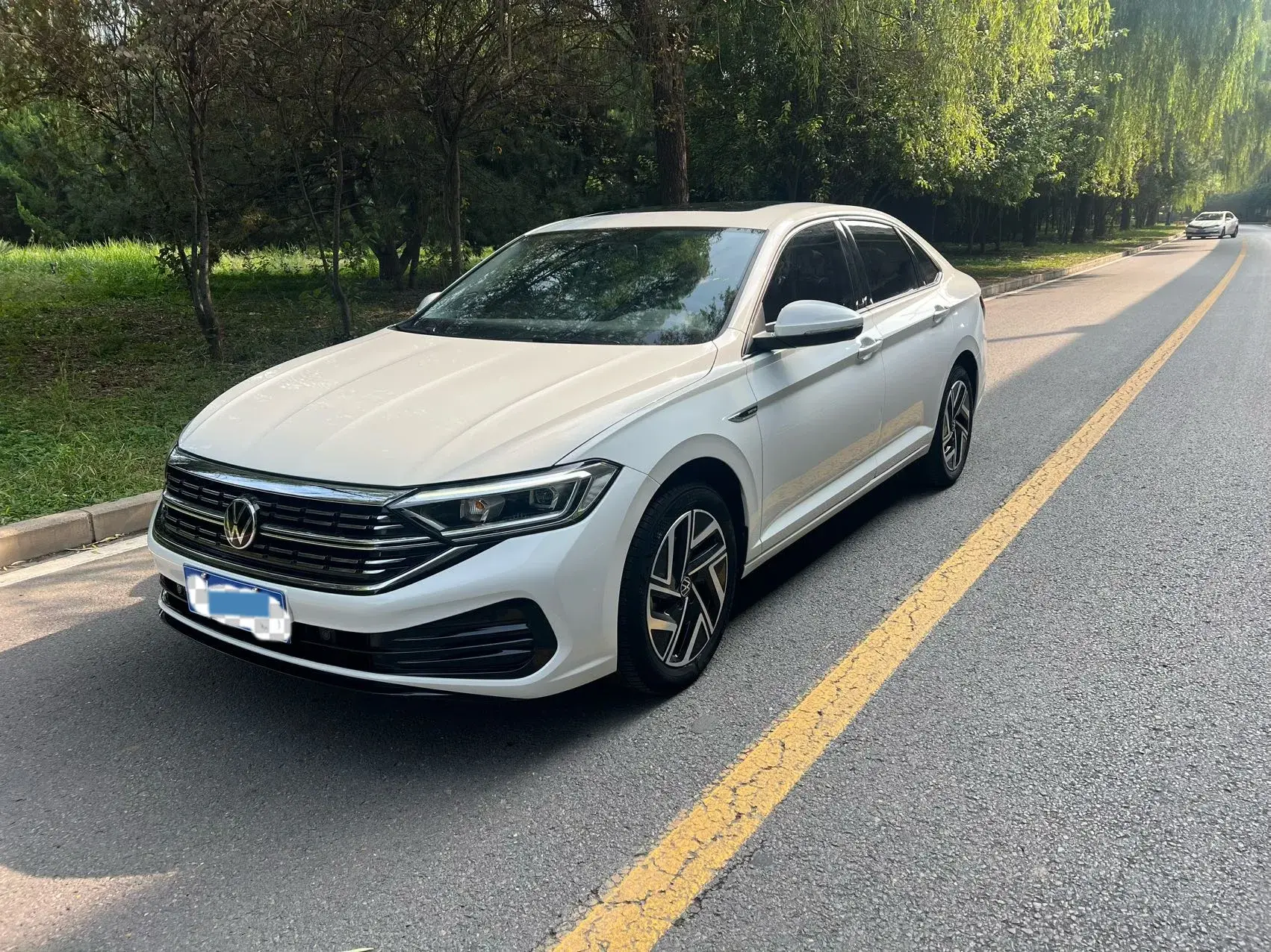 2023 VOLKSWAGEN SAGITAR view 1