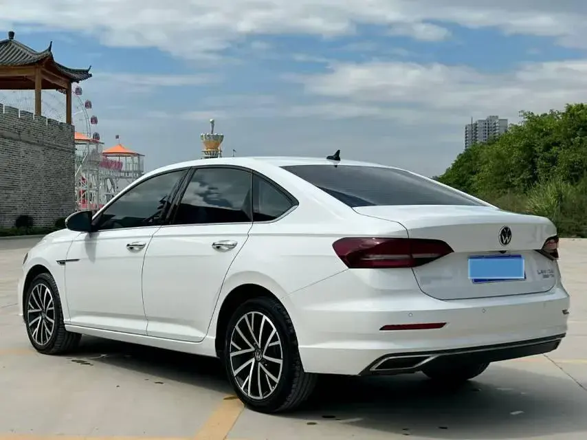 2021 VOLKSWAGEN LAVIDA thumbnail 4