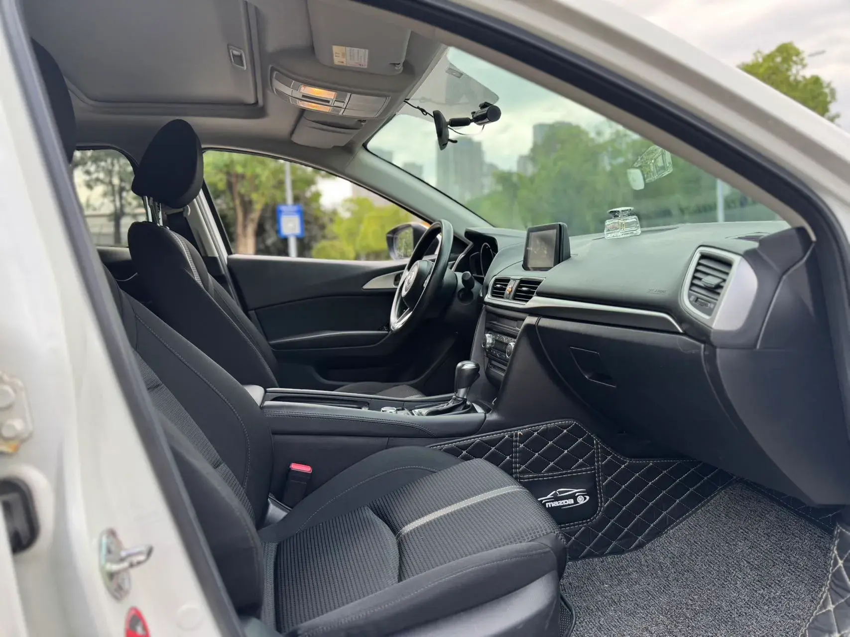 2017 MAZDA 3 thumbnail 4