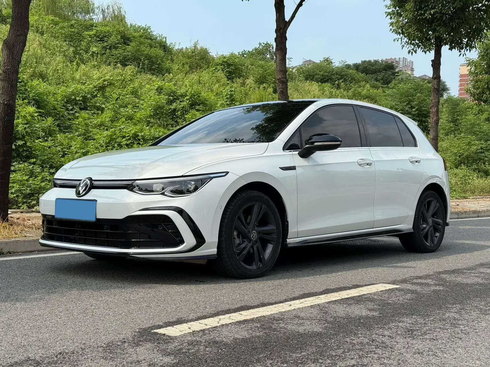 2023 VOLKSWAGEN GOLF view 1