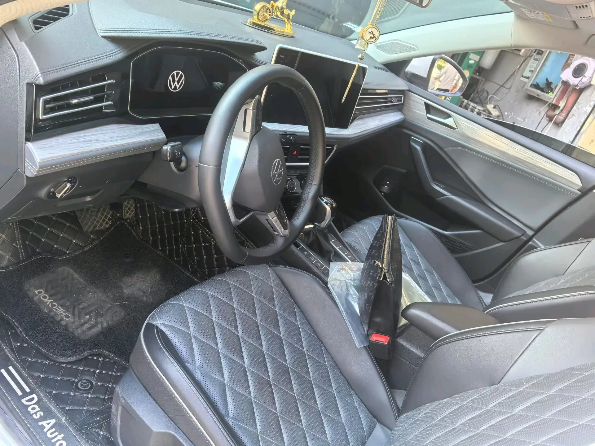 2023 VOLKSWAGEN SAGITAR thumbnail 2