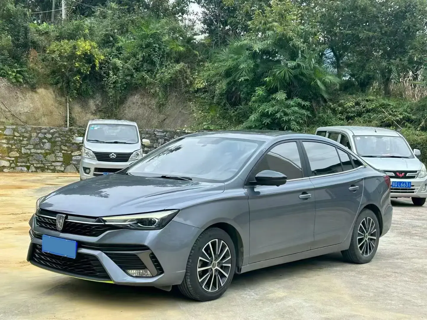 2021 ROEWE I5 view 1