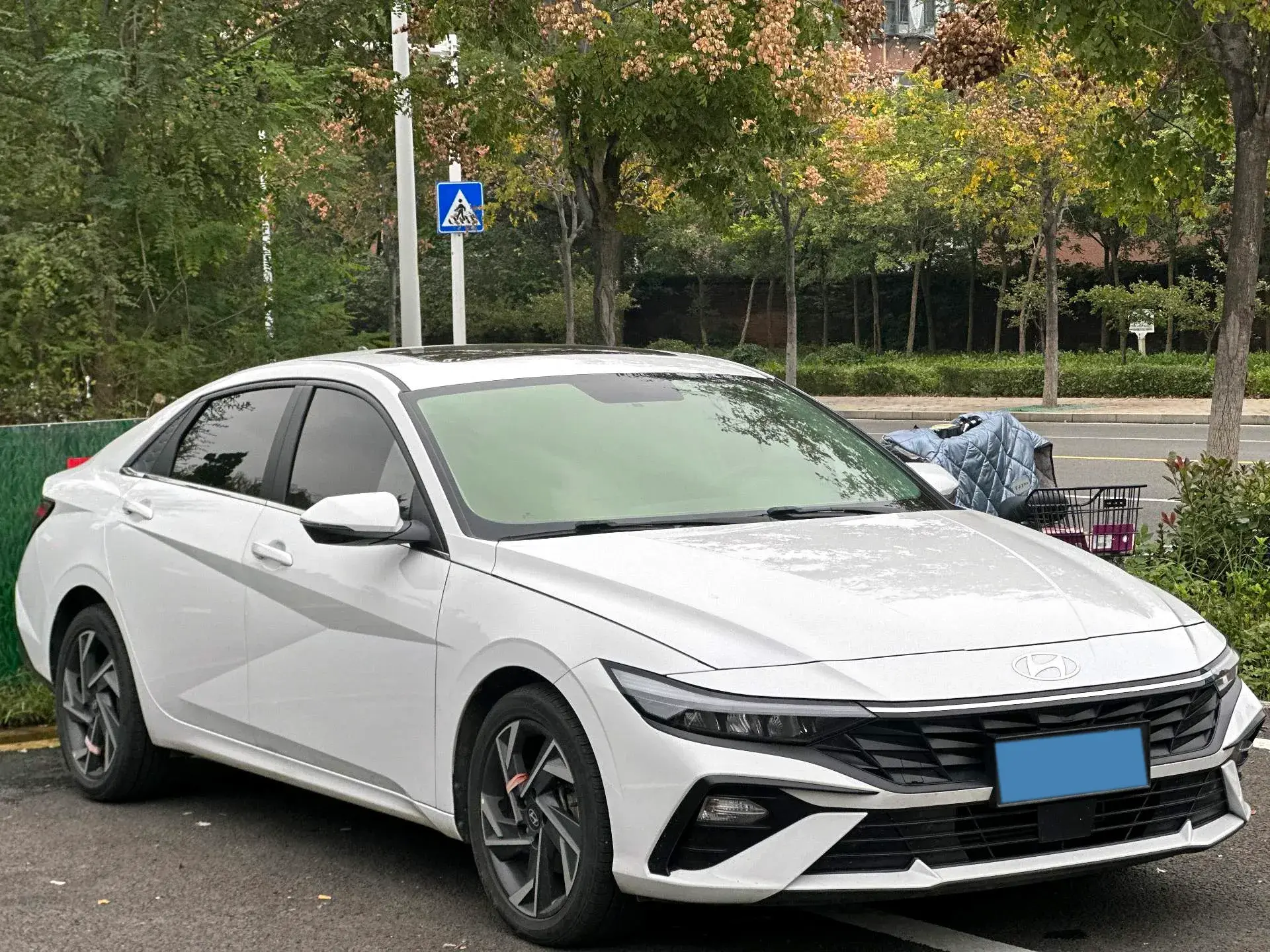 2023 HYUNDAI ELANTRA thumbnail 2