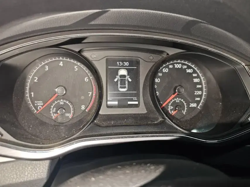 2017 VOLKSWAGEN PASSAT thumbnail 3