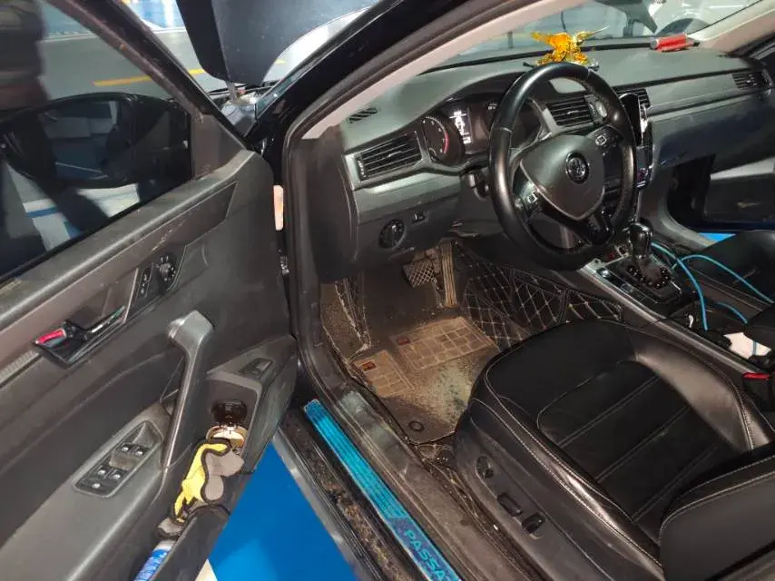 2017 VOLKSWAGEN PASSAT thumbnail 4