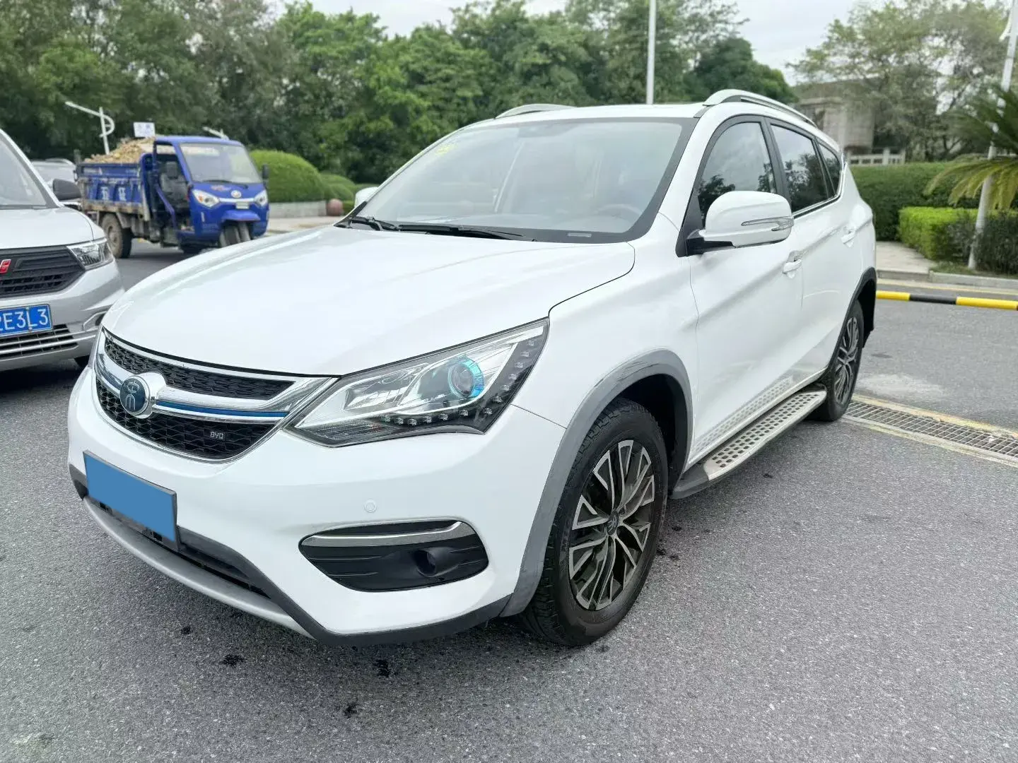 2017 BYD SONG view 1