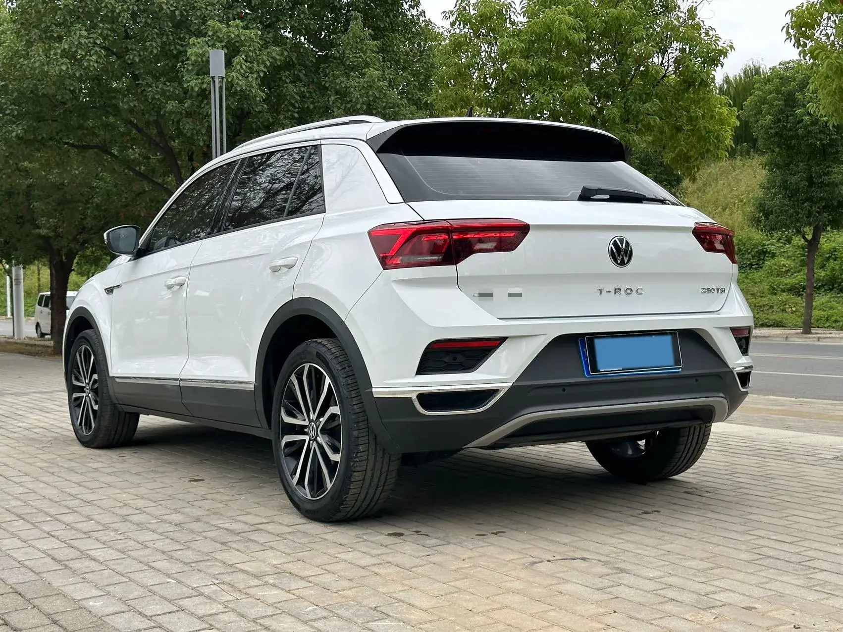 2021 VOLKSWAGEN T-ROC thumbnail 4