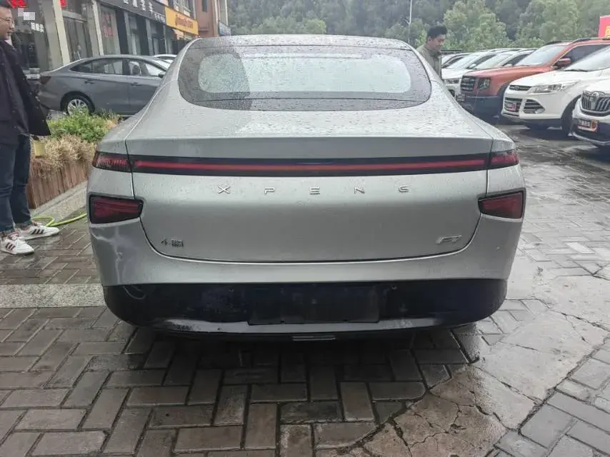 2022 XPENG P7 thumbnail 4