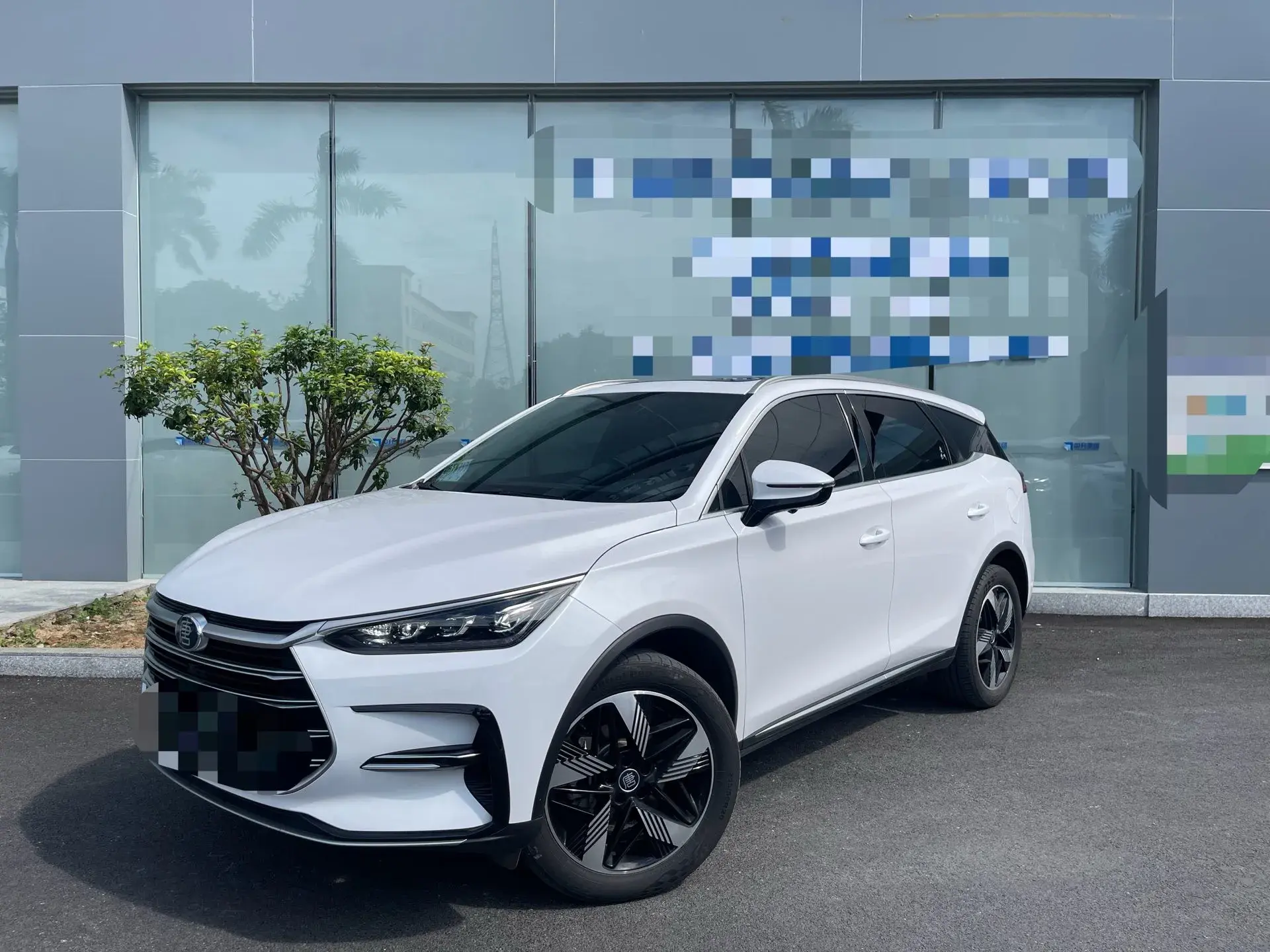 2023 BYD TANG view 1