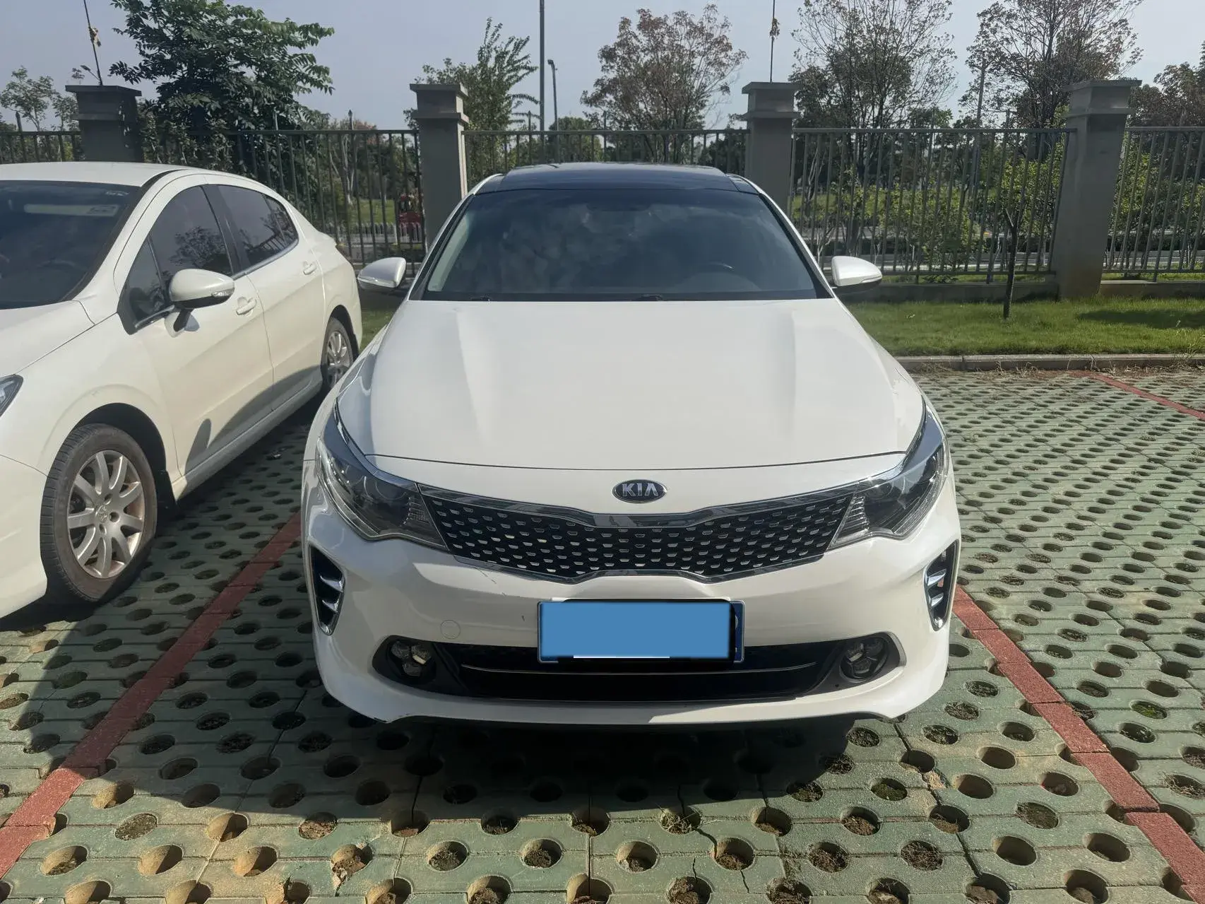 2016 KIA K5 thumbnail 2