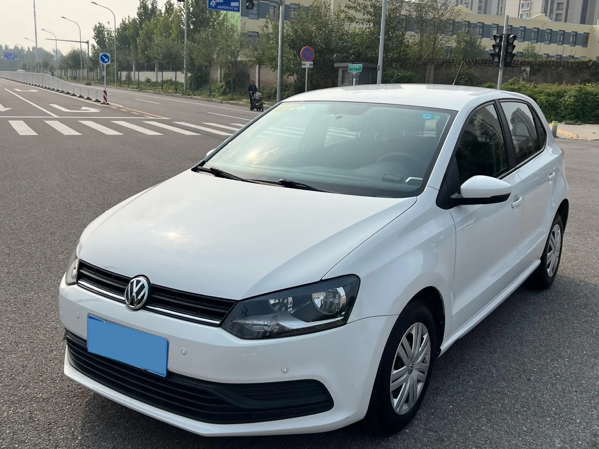 2016 VOLKSWAGEN POLO view 1