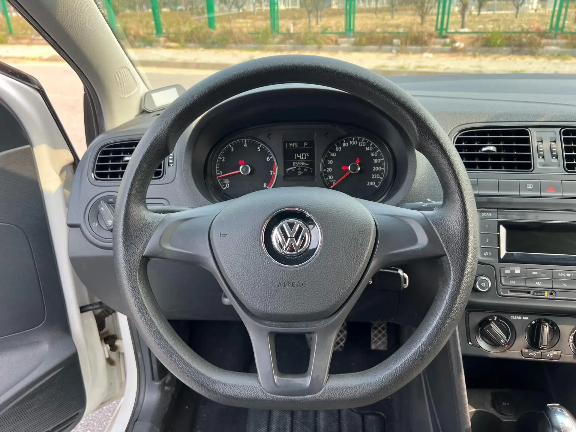 2016 VOLKSWAGEN POLO thumbnail 4