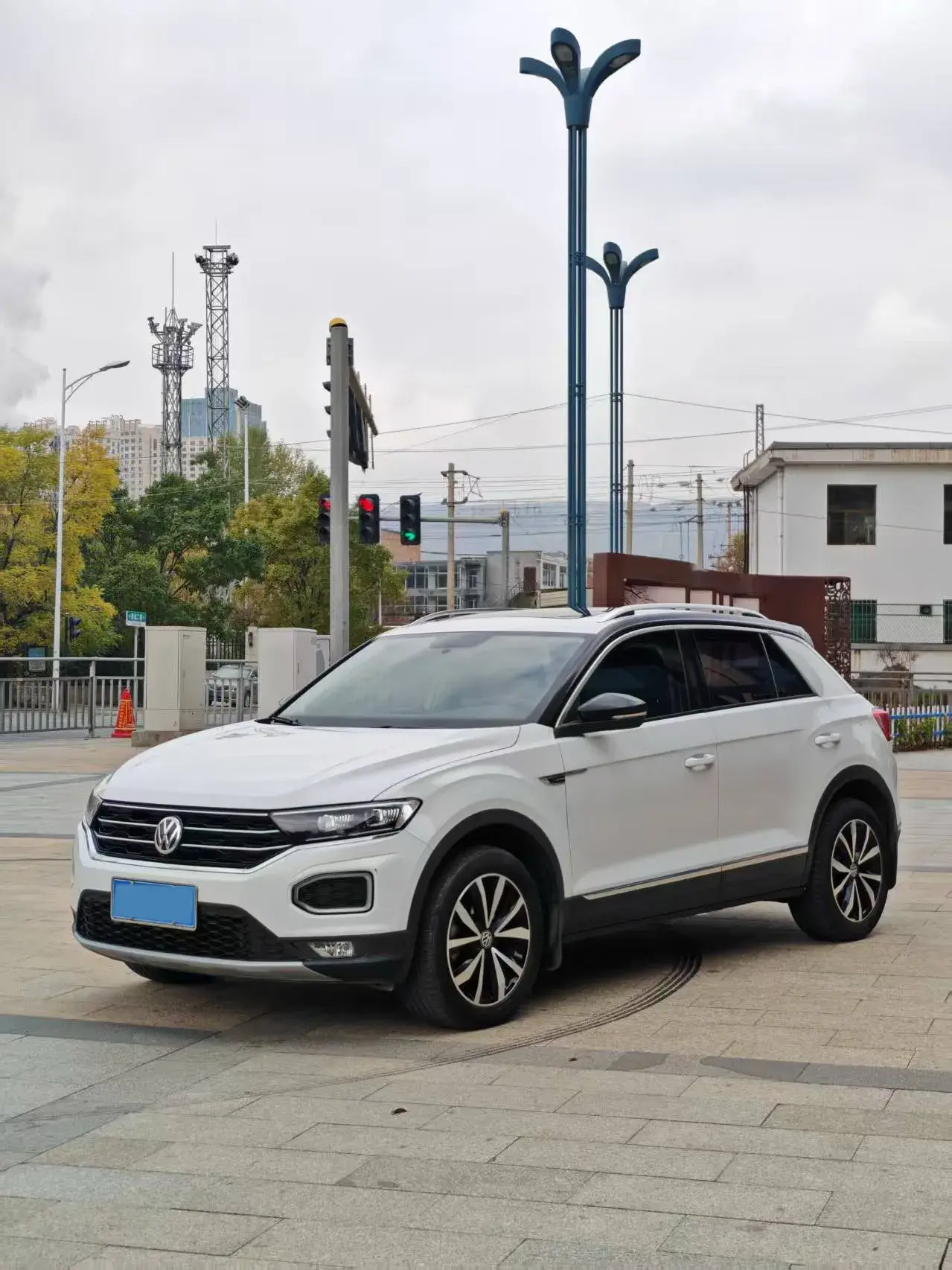 2019 VOLKSWAGEN T-ROC view 1