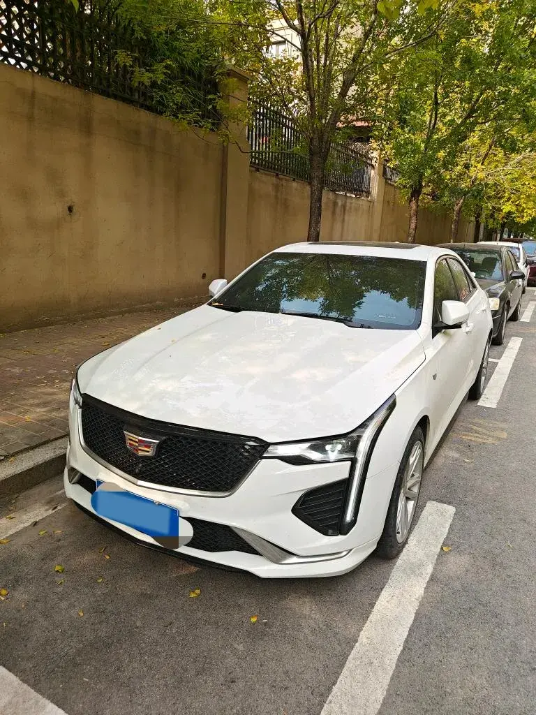 2022 CADILLAC CT4 view 1