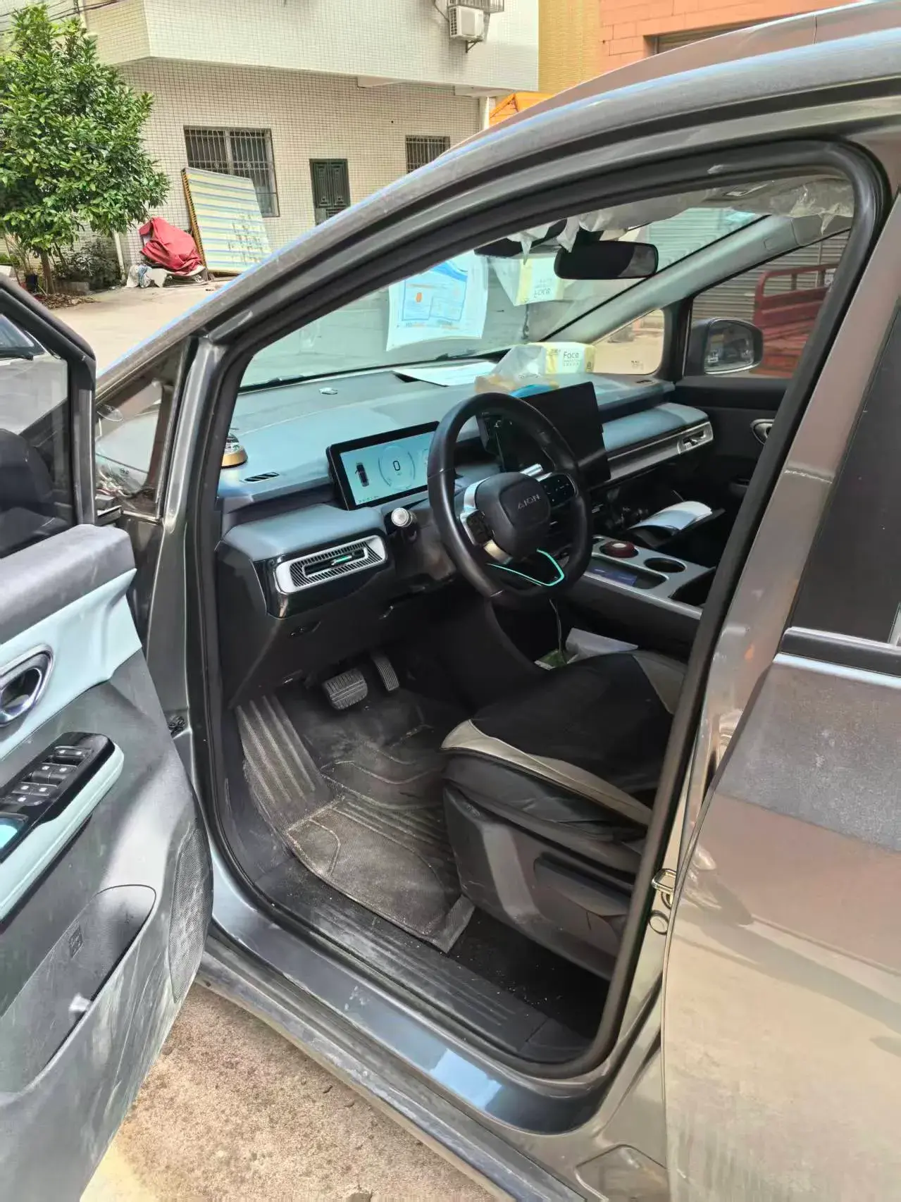 2023 AION Y thumbnail 3