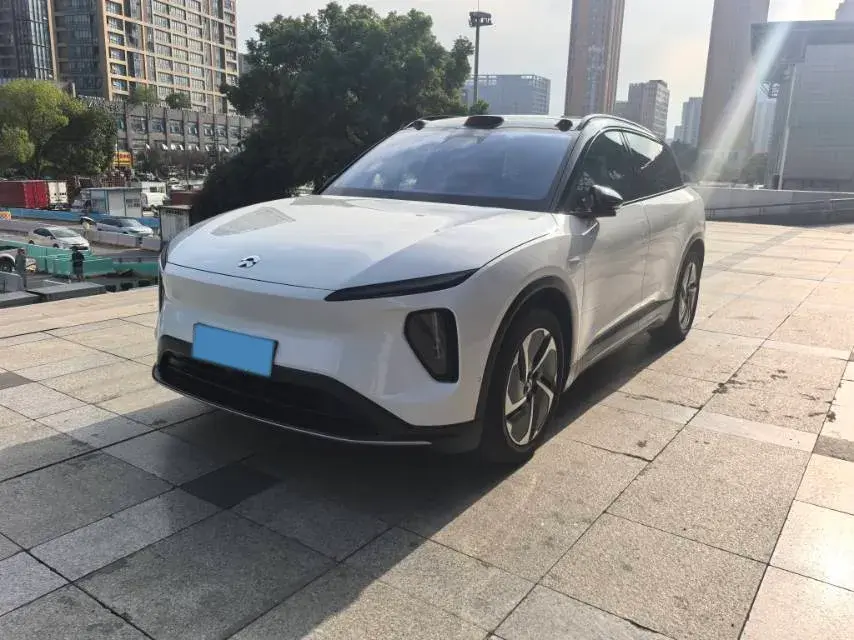 2022 NIO ES6 view 1