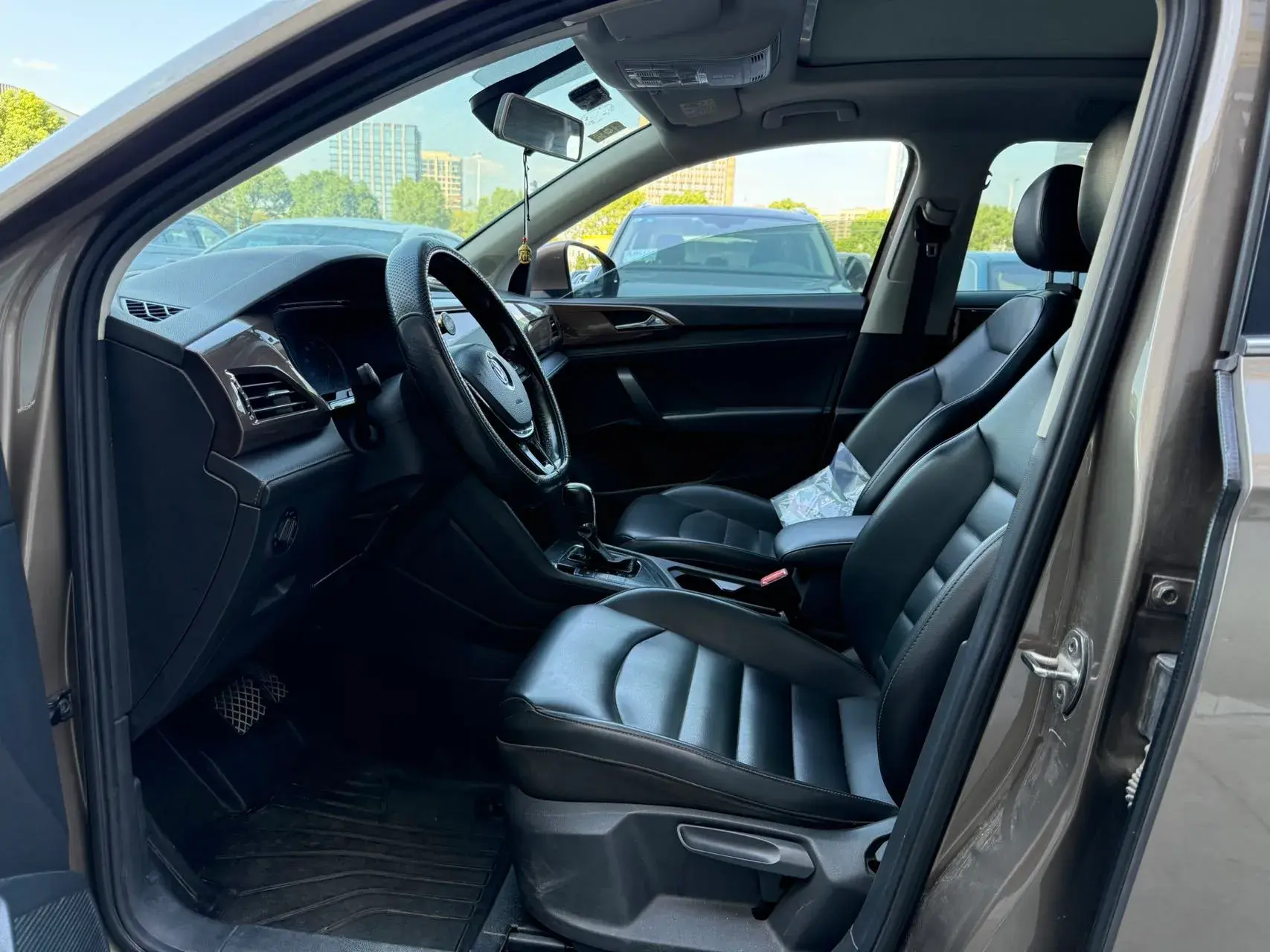 2019 VOLKSWAGEN THARU thumbnail 4