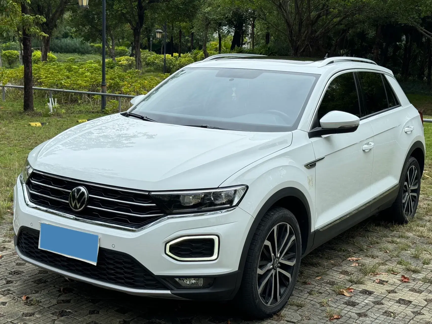 2021 VOLKSWAGEN T-ROC view 1
